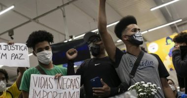 "فلويد البرازيل" يشعل الاحتجاجات ضد العنصرية.. وشاهد: مات مختنقا.. فيديو وصور 