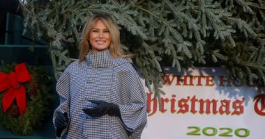 صور.. ميلانيا ترامب تتسلم شجرة عيد الميلاد للاحتفال للمرة الأخيرة