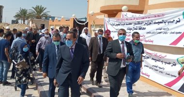 محافظ شمال سيناء يعلن تخصيص 164.7 مليون جنيه تعويضات ومشروعات بقرية الروضة 