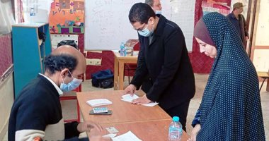 توافد المقترعين على لجان انتخابات الإعادة لمجلس النواب بالعياط في الجيزة 