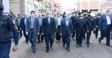 محافظ الشرقية ومدير الأمن يتقدمان جنازة شهيد قرية طحلة بردين بمركز الزقازيق