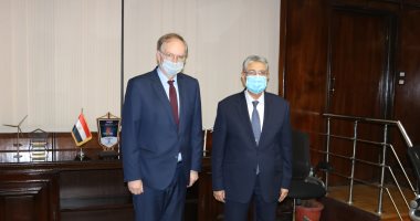 وزير الكهرباء يستقبل سفير الاتحاد الأوروبى بالقاهرة لبحث التعاون بين البلدين