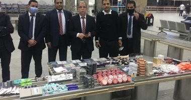 جمارك مطار القاهرة تضبط محاولة تهريب 30 آيفون وأدوات تجميل  