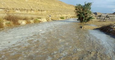 تجمعات مياه الأمطار تسير فى مخر سيول محمية وادى دجلة لنهر النيل.. صور