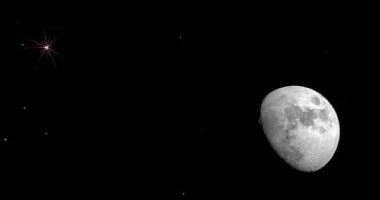 القمر الأحدب يقترن بالمريخ فى ظاهرة ترى بالعين المجردة بسماء مصر  