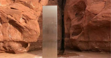 العثور على جسم معدنى غريب ومجهول المصدر بصخرة فى ولاية أمريكية.. فيديو