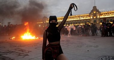 احتجاجات فى المكسيك على جرائم العنف ضد المرأة.. صور