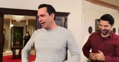 ظافر العابدين يحتفل بعيد ميلاده مع نجوم مسلسل "عروس بيروت".. فيديو