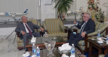 رئيس مصر للطيران يبحث تداعيات كورونا مع أمين الاتحاد العربى للنقل الجوى