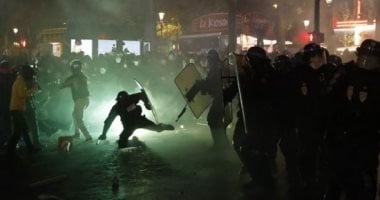 السعودية نيوز | 
                                            تصاعد المواجهات بين الشرطة الفرنسية و المتظاهرين فى وسط باريس.. فيديو
                                        