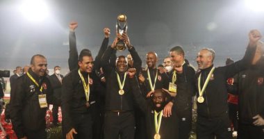 رئيس اتحاد كرة القدم بجنوب أفريقيا يهنئ موسيمانى بالفوز بدورى أبطال أفريقيا