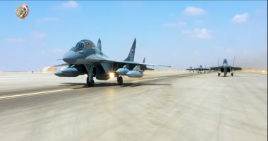 نسور السماء.. أحدث أنواع المقاتلات الحربية تزين القوات الجوية المصرية (فيديو)