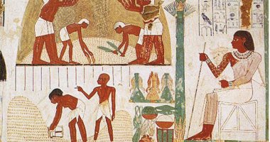 فتاة سقارة لا ترتدى ملابس فرعونية.. ما هى الأزياء المصرية القديمة؟