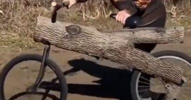 أمريكى يبتكر دراجة هوائية مصنوعة من خشب الغابات.. اعرف القصة