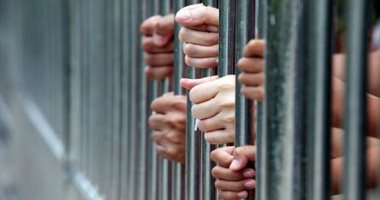 السعودية نيوز | 
                                            محكمة الإسكندرية تقضى بالإعدام شنقا لمتهم والمشدد 10 سنوات لآخر لقتلهما مواطنا وإصابة آخر
                                        