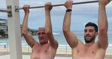 استرالى 73 عاما يحظى بشهرة واسعة لممارسته كمال الأجسام على الشاطئ .. فيديو