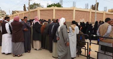 إقبال كثيف من الناخبين على لجان الانتخابات ببئر العبد فى شمال سيناء.. صور