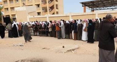 مشايخ القبائل وسيداتها يشاركون بقوة فى انتخابات الإعادة بشمال سيناء.. صور