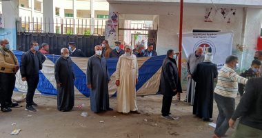 الكمامة ضمن الإجراءات الحترازية قبل دخول لجان انتخابات القاهرة