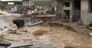 إيطاليا تجلى 60 عائلة من مودينا بسبب الفيضانات وتواجه أزمة نقل مصابى كورونا.. فيديو