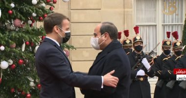 مراسم استقبال رسمية لدى وصول الرئيس السيسى قصر الإليزيه فى باريس.. فيديو