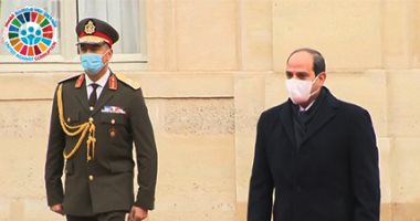 الرئيس السيسي يصل قصر الإليزيه لعقد لقاء مع نظيره الفرنسي ماكرون .. فيديو وصور
