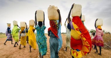 اليونسكو: نساء أفريقيا يمضين أكثر من 40 مليار ساعة سنوياً لنقل الماء للمنازل