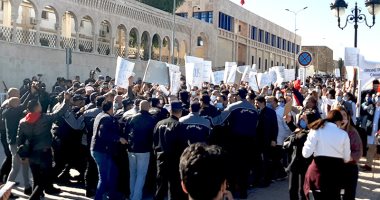  المحتجون بقطاع الصحة التونسية يصلون إلى ساحة الحكومة بالقصبة