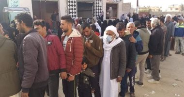 تواصل حشود الناخبين أمام لجان الإعادة بانتخابات مجلس النواب بشمال سيناء.. صور