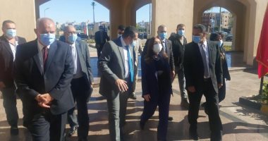 وزيرة الإعمار العراقية تتفقد مشروعات حدائق العاصمة بمدينة بدر في القاهرة