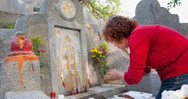 عائلة صينية تستخرج جثة ابنتها من قبرها بعد 12 عامًا من وفاتها وتبيعها كـ"عروس''