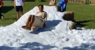 سيرينا ويليامز تحتفل بأعياد الكريسماس بالتزحلق على الجليد.. فيديو وصور