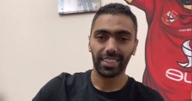 حسين الشحات يستغل فترة الراحة ويتقمص شخصية الزعيم فى "المتسول".. فيديو