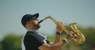 عصام كاريكا يطرح أغنيته الجديدة "حياتى ارتاحت"