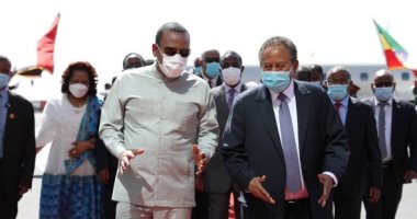رئيس وزراء السودان يغادر لأديس أبابا لمناقشة سبل إقامة السلام بالمنطقة  