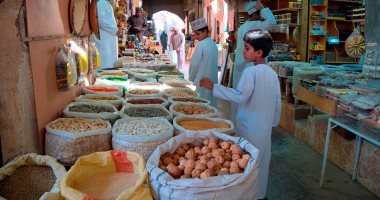 سلطنة عمان تنفذ قرارا بحظر مزاولة أنشطة اقتصادية على الأجانب غدا
