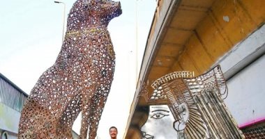 "إبراهيم" صنع أكبر تمثال من الخردة لقط فرعونى ويحلم بوضعه فى ميدان..صور