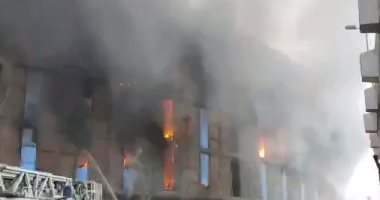 قارئ يشارك بصور وفيديو لحريق هائل بالمبنى الجديد لميناء بالإسكندرية