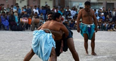 صور.. منافسات شرسة في مصارعة "Malakhra" التقليدية بإقليم السند