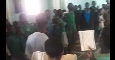 صوت عابر للحدود.. طلاب يتلون القرآن بطريقة الشيخ الحصرى فى السنغال.. فيديو