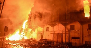 فيديو.. ماذا حدث فى حريق ميناء الإسكندرية وسر اشتعال النيران فى مخزن الجمارك؟