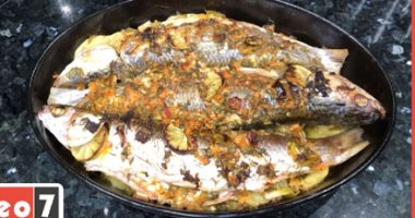 طريقة عمل صينيه السمك البورى المبطرخ بالبطاطس من مطبخ رانيا النجار "فيديو"