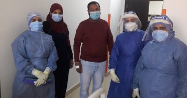 خروج 8 مصابين بكورونا بعد تعافيهم بمستشفى العديسات بالأقصر.. صور