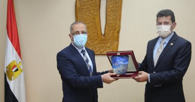 وزير الشباب والرياضة يلتقى برئيس وكالة الفضاء المصرية