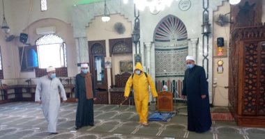 "أوقاف الجيزة" تواصل حملة نظافة وتعقيم المساجد استعدادًا لصلاة الجمعة.. صور
