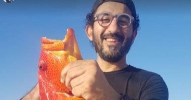 الفنان أحمد حلمى يستمتع برحلة صيد بحرية فى 10 صور
