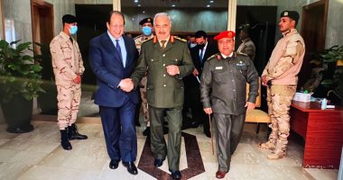 الوزير عباس كامل يلتقى حفتر وعقيلة صالح فى بنغازى وينقل رسالة دعم من الرئيس