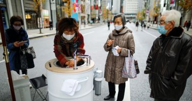 "الوقاية خير من العلاج " ..آلة غسيل يد متنقلة فى ميادين طوكيو..ألبوم صور