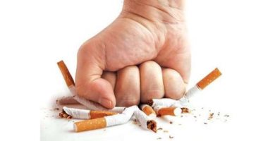 الصحة تحذر المدخن: التبغ يعرضك لمضاعفات خطيرة حال إصابتك بكورونا