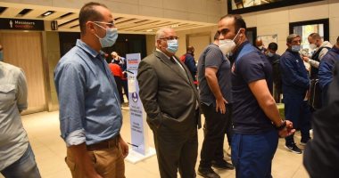 سفير مصر بالنيجر يستقبل بعثة الأهلي في المطار 